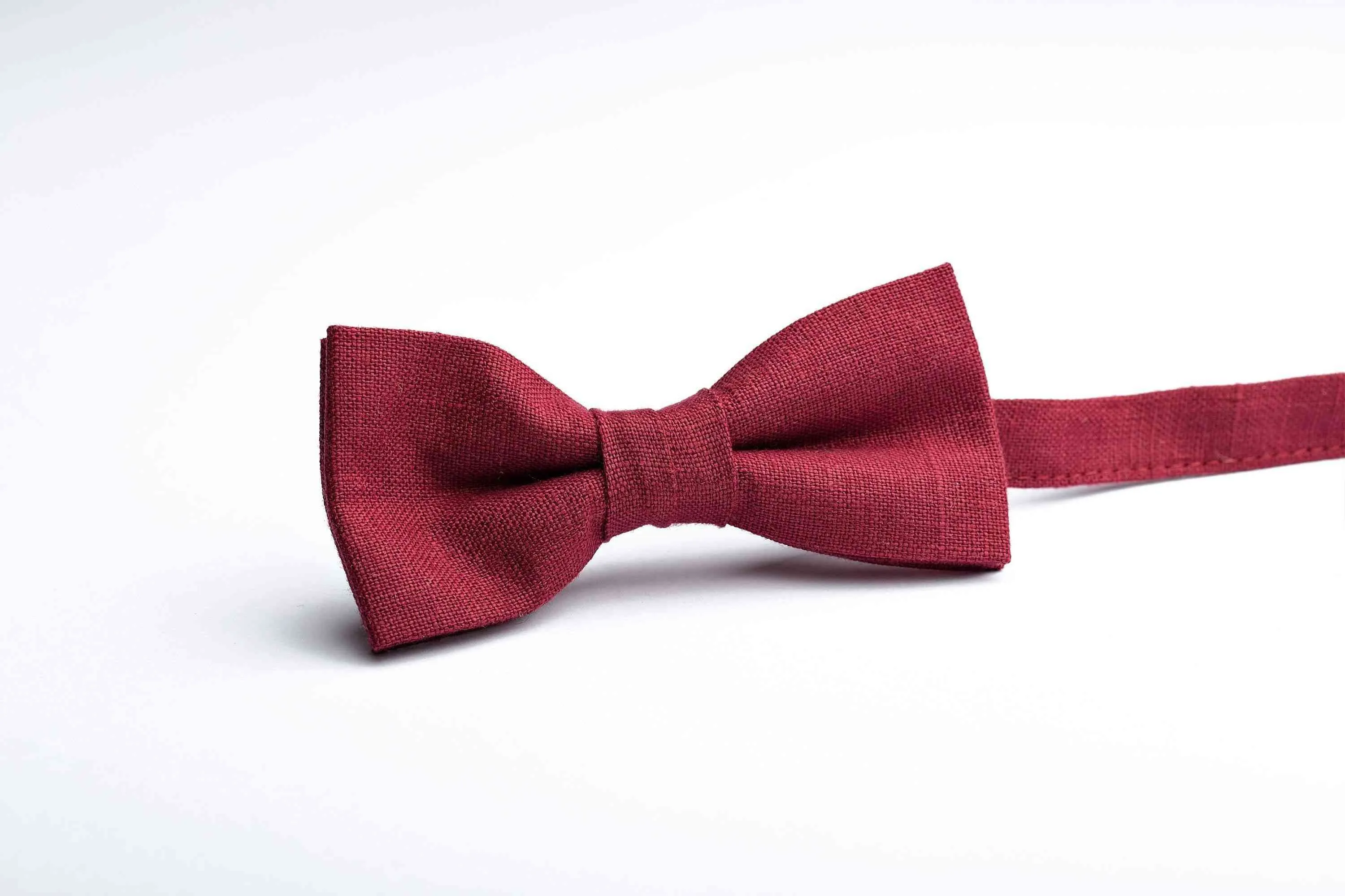 Elevate Your Style with Our Sophisticated Burgundy Necktie - Ideal for Formal Occasions