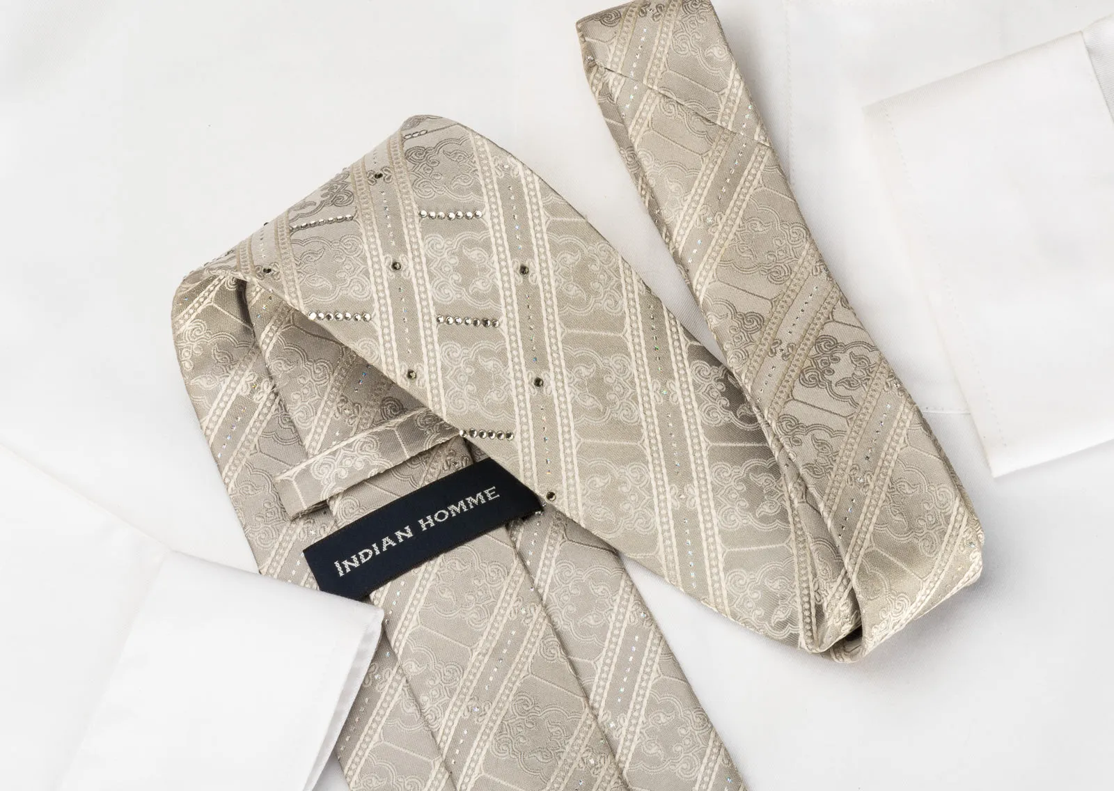 Indian Homme Rhinestone Silk Necktie Stripes On White With Silver Sparkles