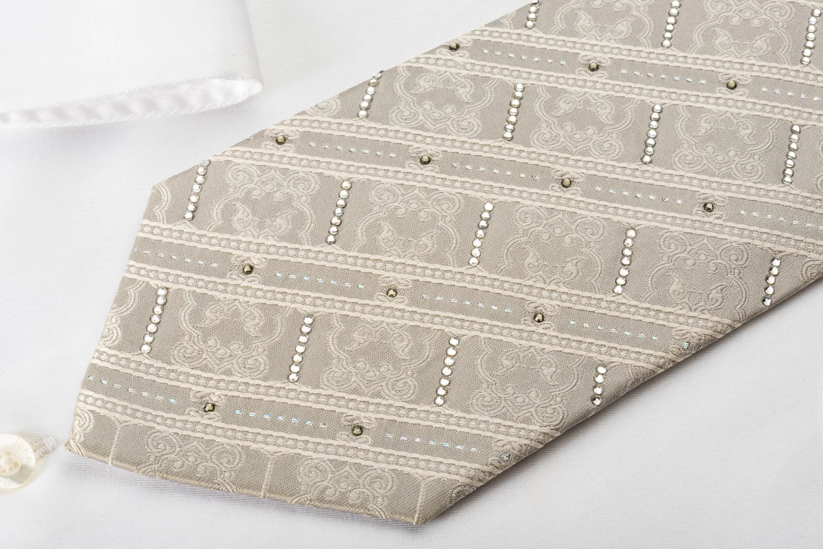 Indian Homme Rhinestone Silk Necktie Stripes On White With Silver Sparkles