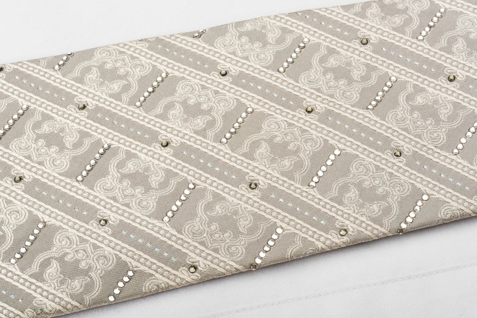 Indian Homme Rhinestone Silk Necktie Stripes On White With Silver Sparkles