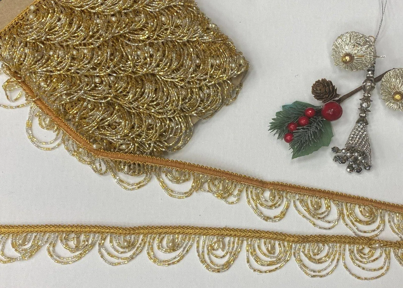 Looped Tassel Trim With Pearl - 40mm