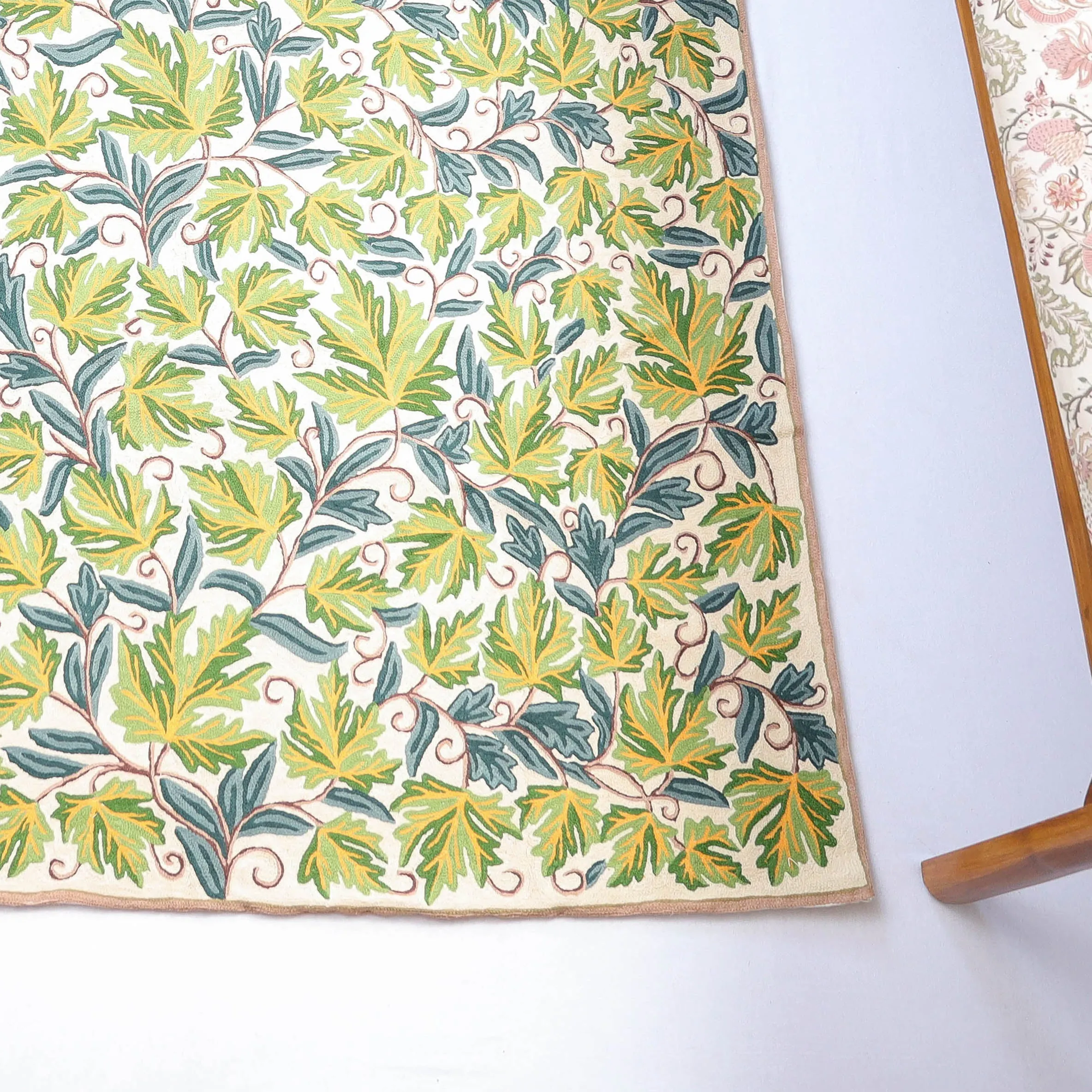 Original Chain Stitch Crewel Wool Thread Hand Embroidery Carpet (70 x 47 in)