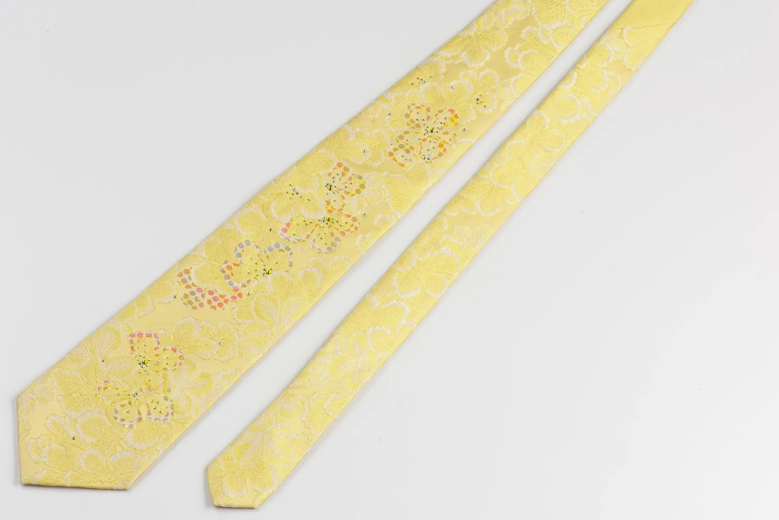Pierre Cardin Men's Woven Silk Rhinestone Necktie Yellow Leaves On White