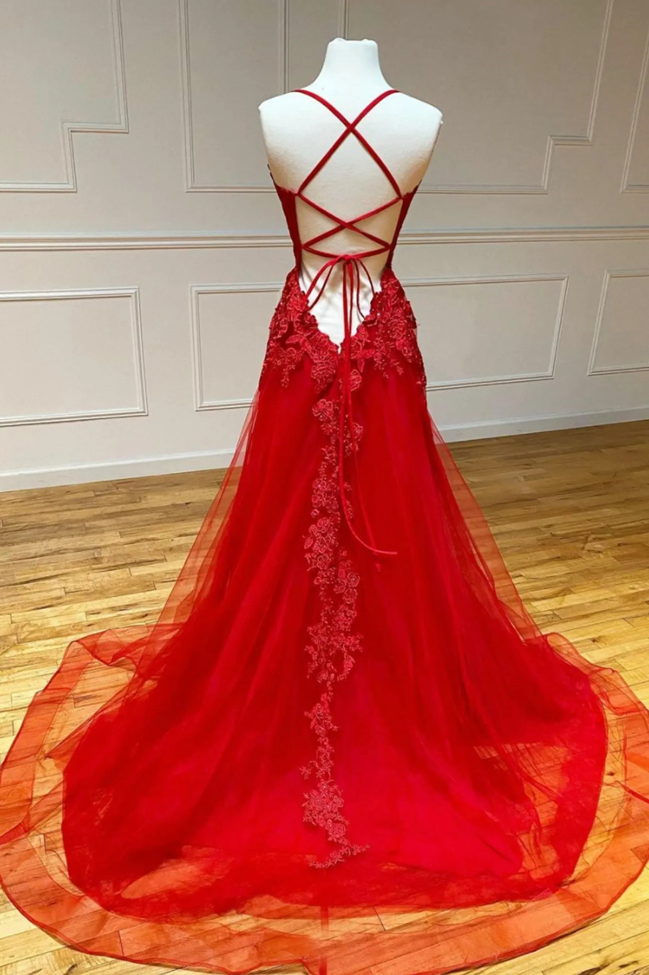 Red Long Prom Dresses Chic & Modern Lace Applique Straps Formal Dress